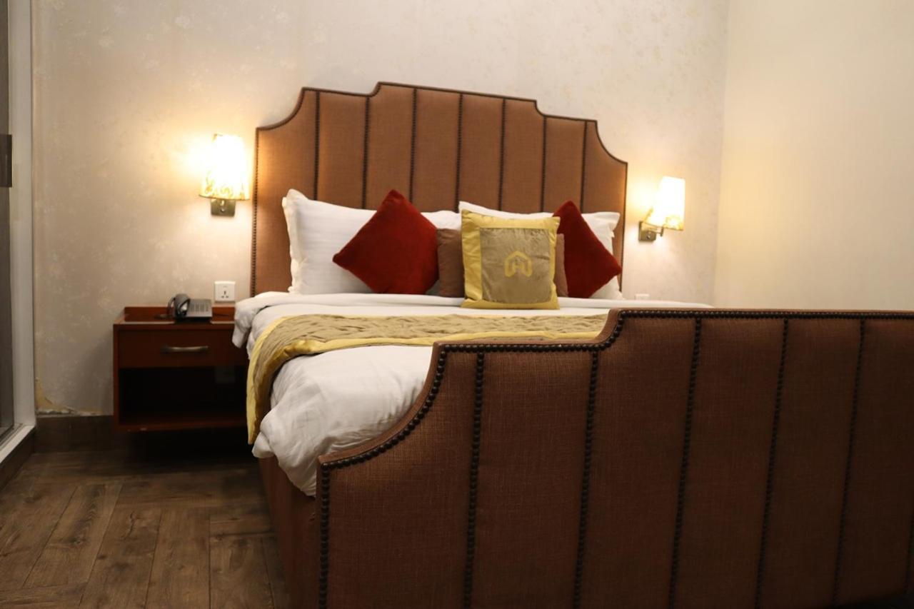Hayyat Luxury Hotel Suites Lahore Buitenkant foto