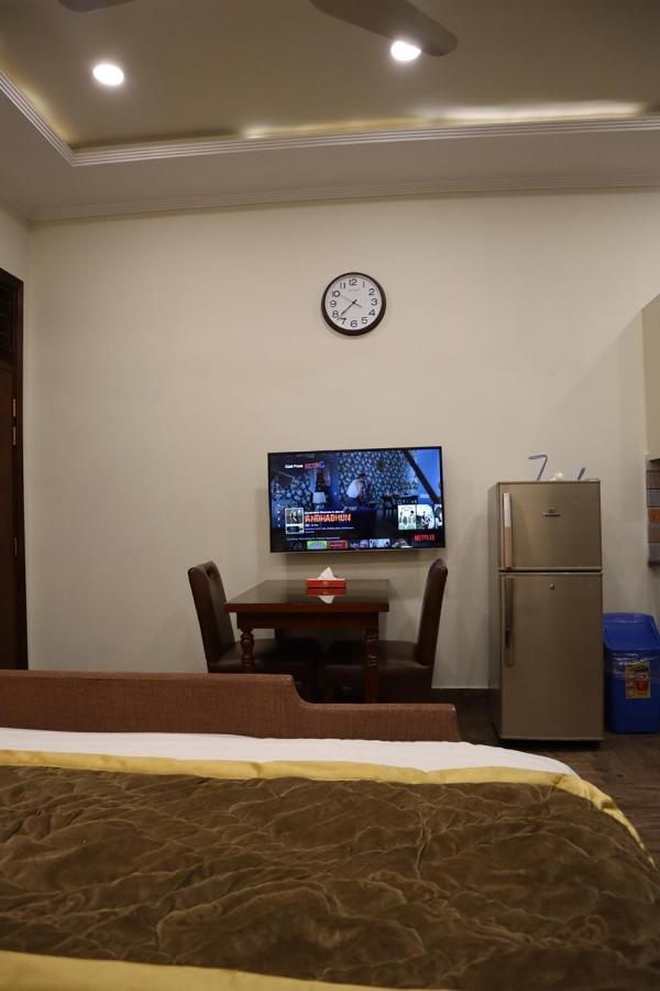 Hayyat Luxury Hotel Suites Lahore Buitenkant foto