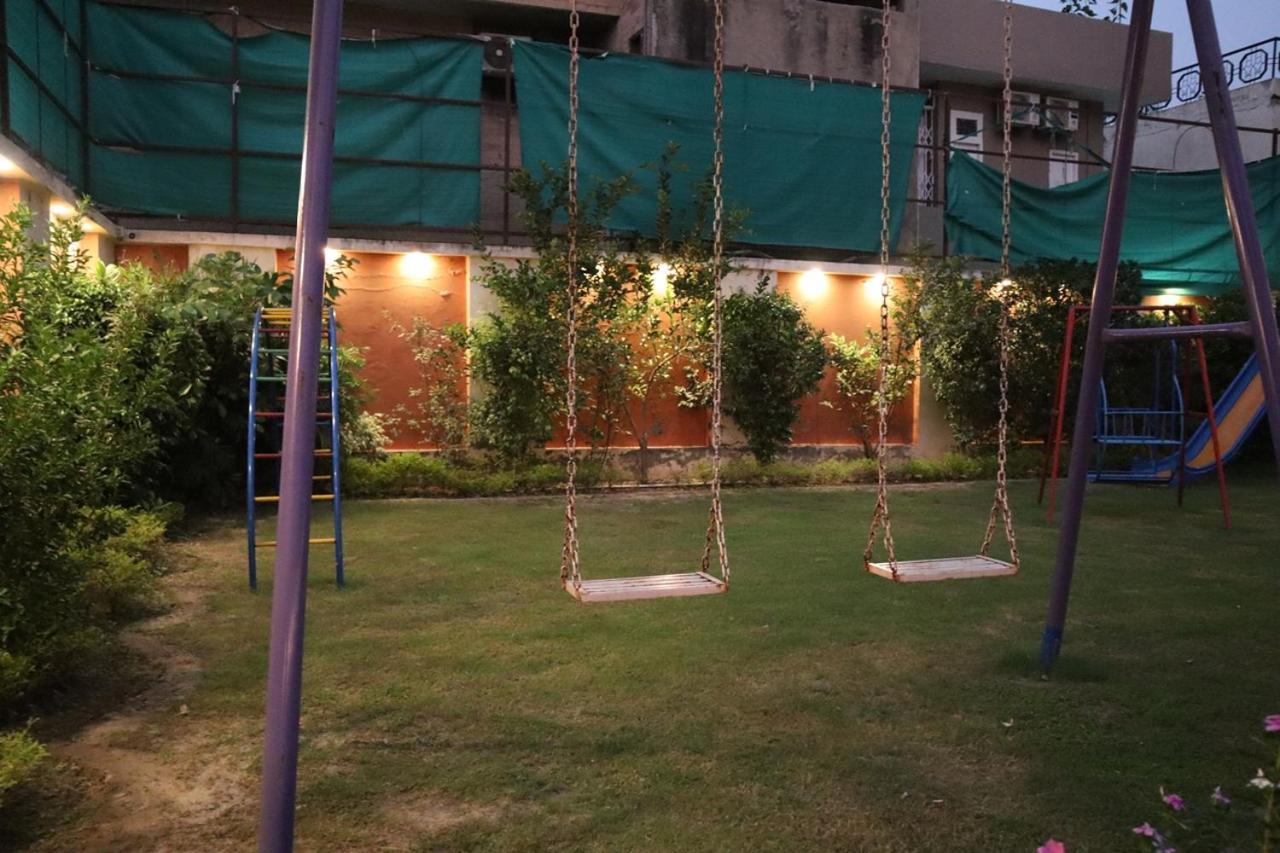 Hayyat Luxury Hotel Suites Lahore Buitenkant foto