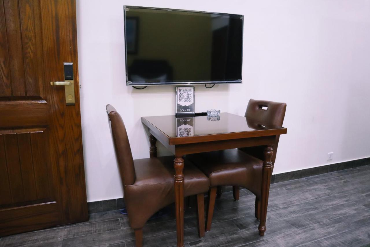 Hayyat Luxury Hotel Suites Lahore Buitenkant foto