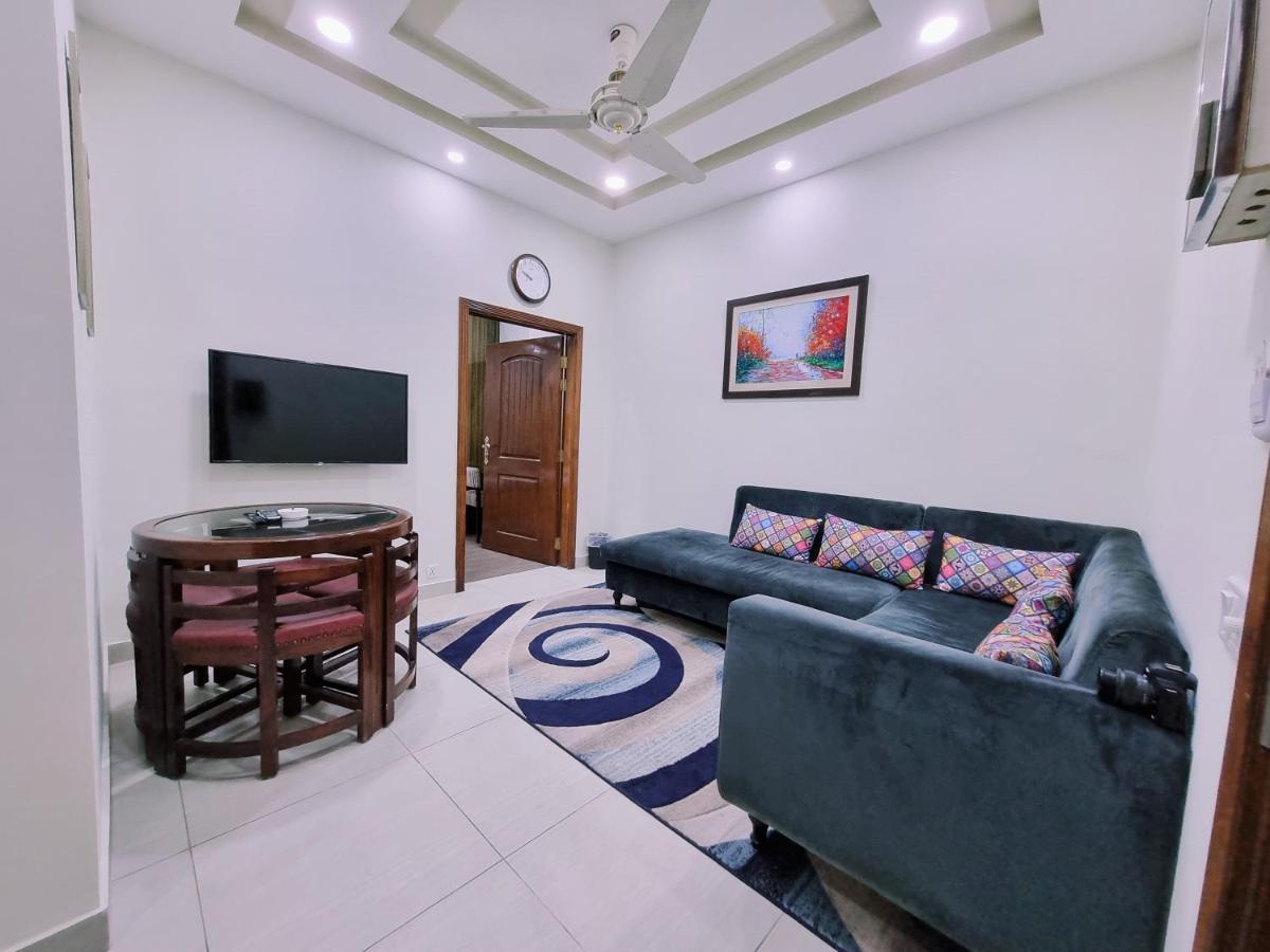 Hayyat Luxury Hotel Suites Lahore Buitenkant foto