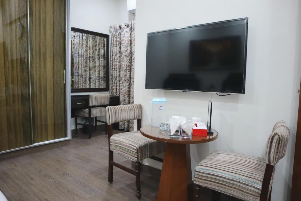 Hayyat Luxury Hotel Suites Lahore Buitenkant foto