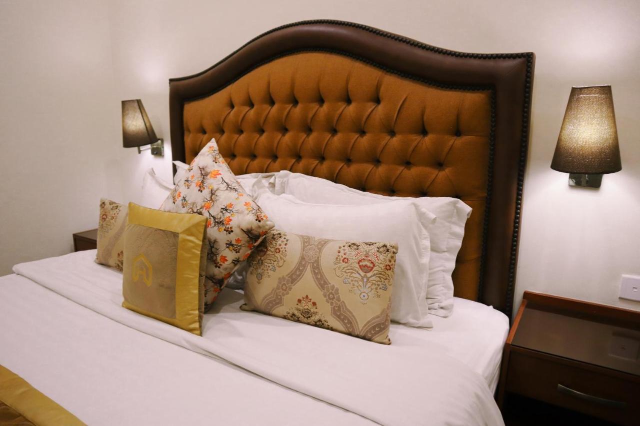 Hayyat Luxury Hotel Suites Lahore Buitenkant foto