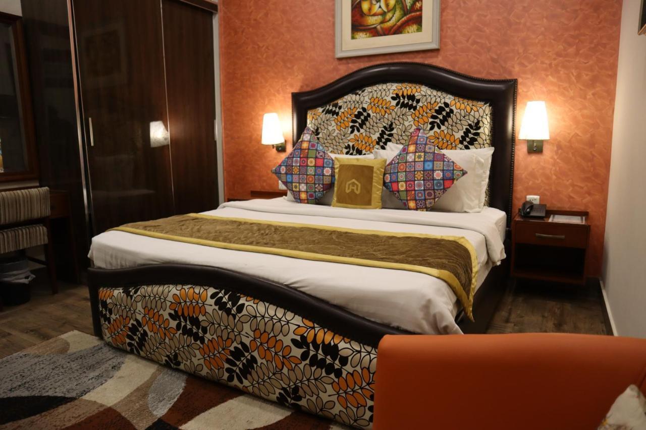 Hayyat Luxury Hotel Suites Lahore Buitenkant foto