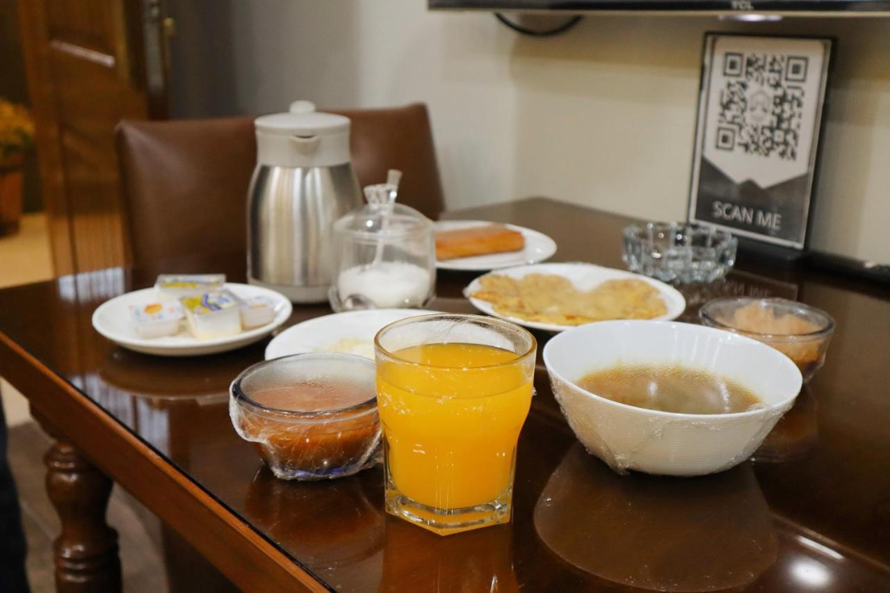 Hayyat Luxury Hotel Suites Lahore Buitenkant foto